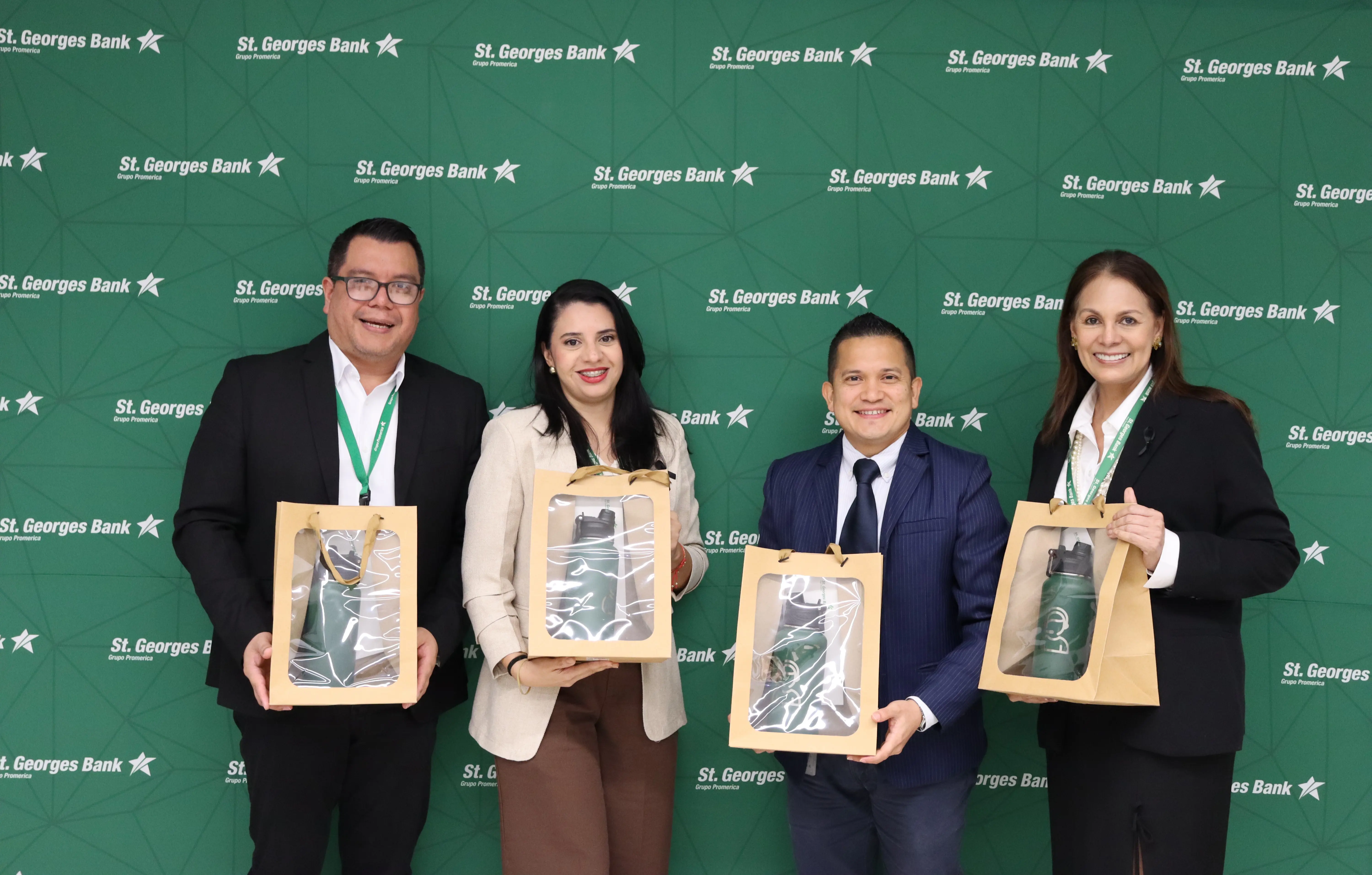 foto-ganadores-estrella-promerica?format=webp